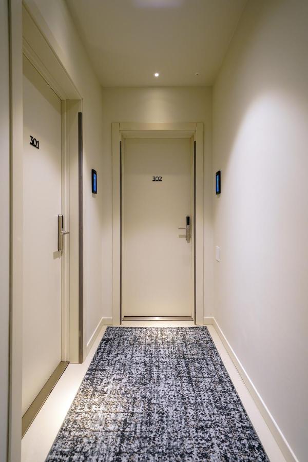 Bergamo Inn 21 Zewnętrze zdjęcie A door