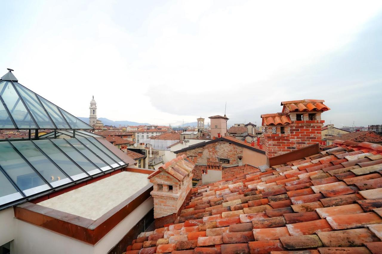 Bergamo Inn 21 Zewnętrze zdjęcie View of the roofs of the city